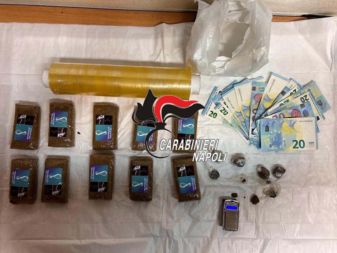 Aveva un chilo di hashish in camera da letto, arrestato 18enne