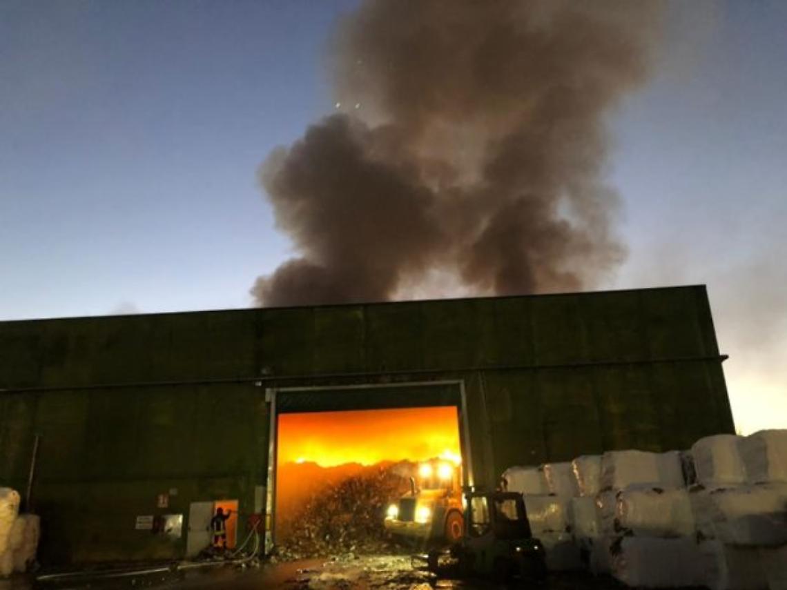Rifiuti, incendio allo Stir di Santa Maria Capua Vetere