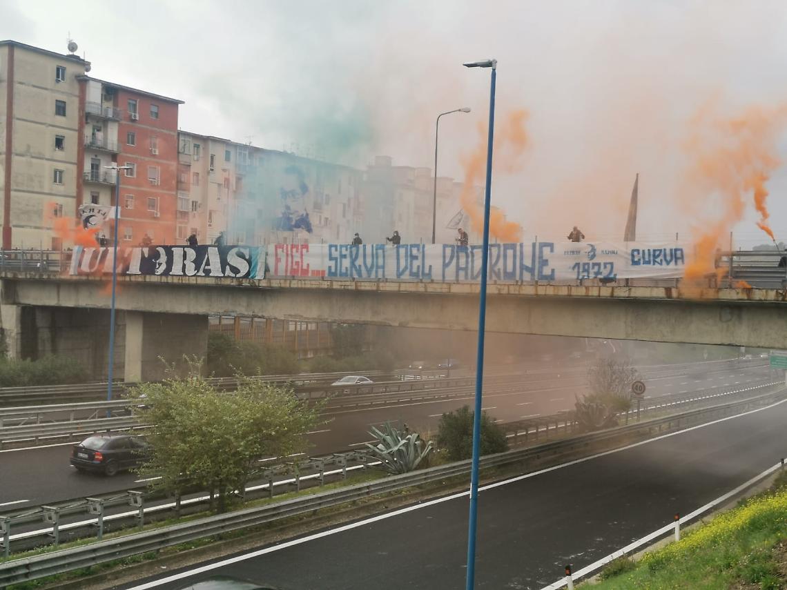 «Figc serva del padrone», lo striscione degli ultrà