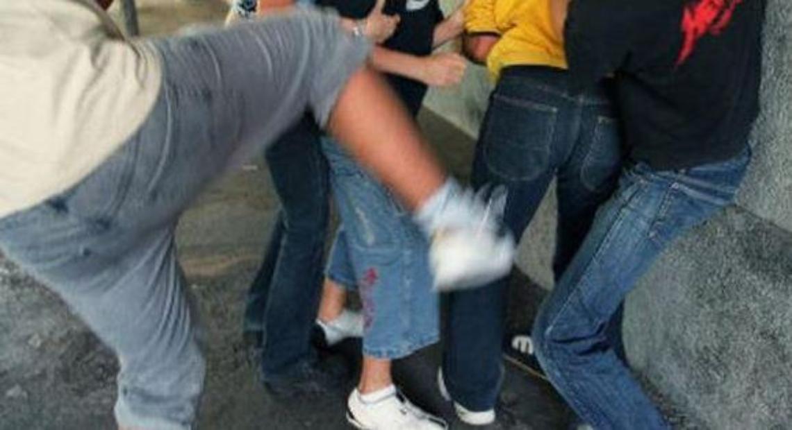 Pompei, bambino picchiato da un gruppo di ragazzini: il video in rete
