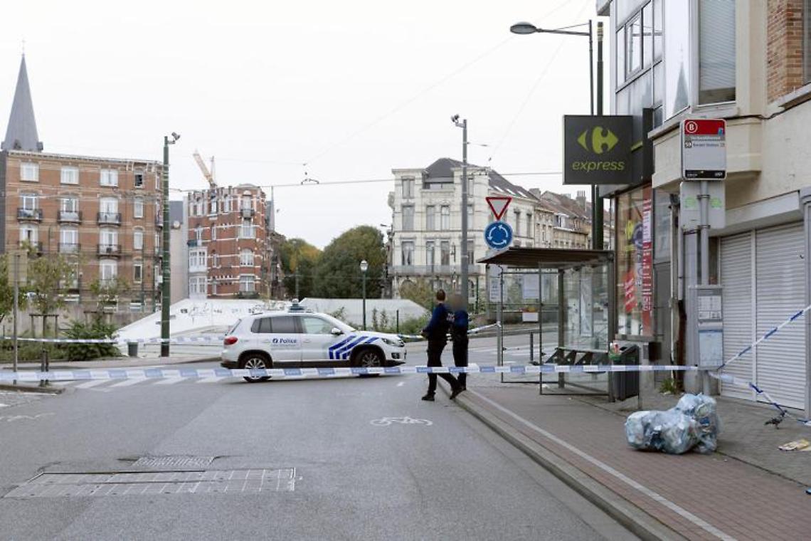 Attentato a Bruxelles, morto il killer: è caccia ai complici