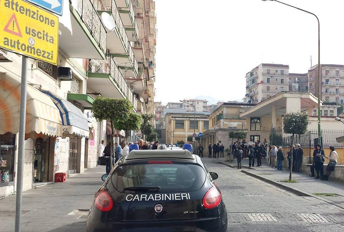 Spara alla nipote ma l’arma si inceppa: arrestato 55enne