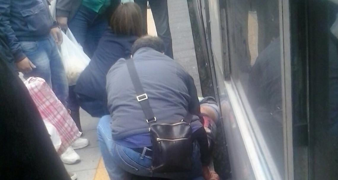 Un 14enne attraversa <br>i binari della Circum, travolto dal treno <br>a Ercolano: è grave