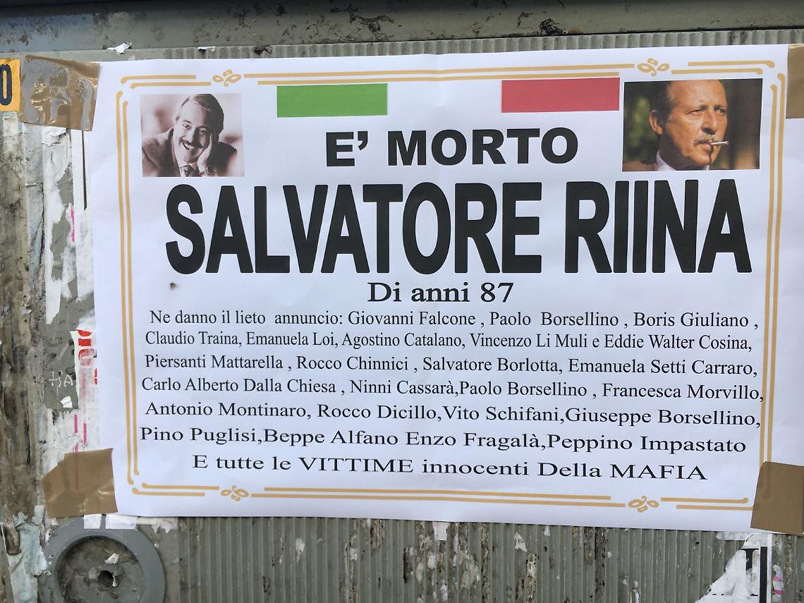 Riina, a Ercolano manifesti contro il boss morto