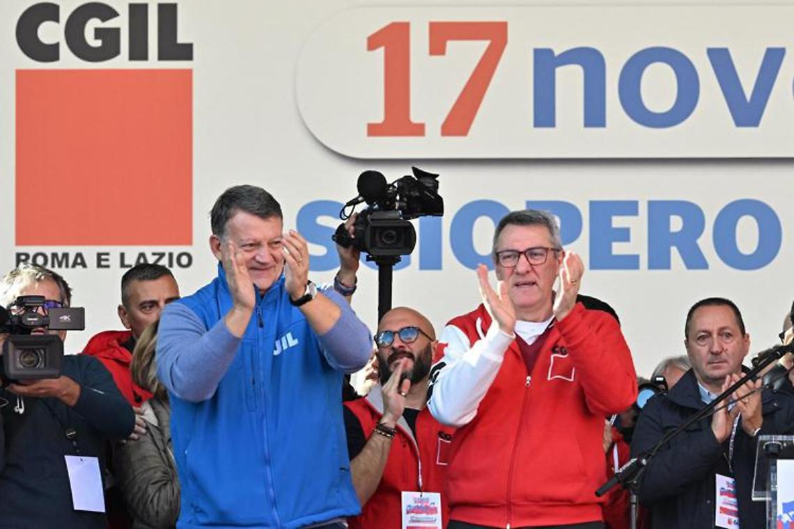 Sciopero generale, Cgil e Uil in piazza: «Governo ci ascolti, basta cavolate»