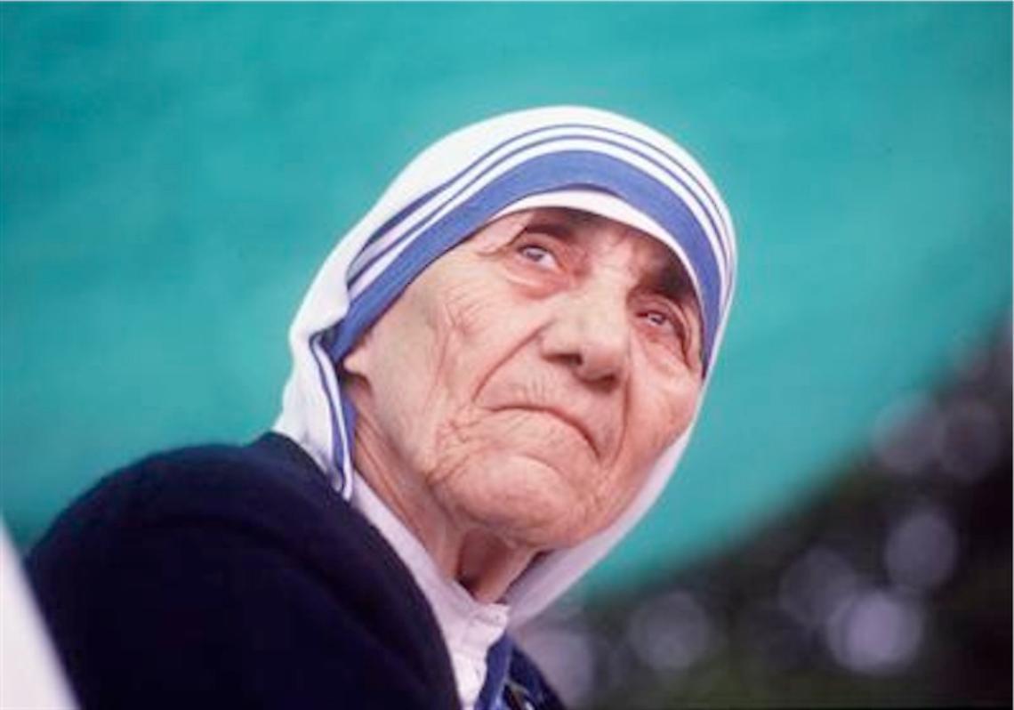 Il Papa dà via libera alla canonizzazione di Madre Teresa
