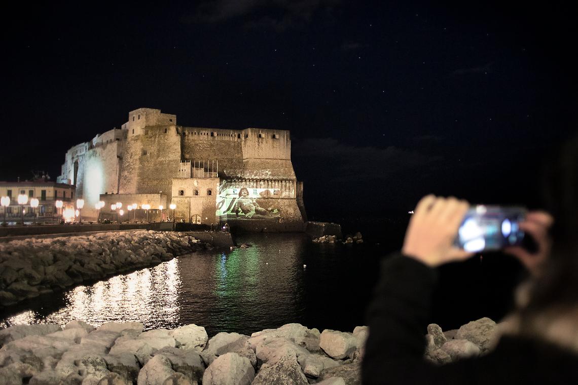 Maradona, installazioni fotografiche a Castel dell'Ovo