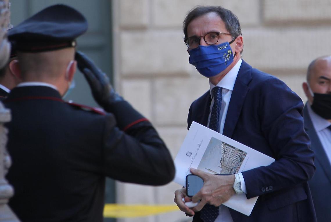Italia zona rossa a Natale, Boccia: «Si va verso stretta»