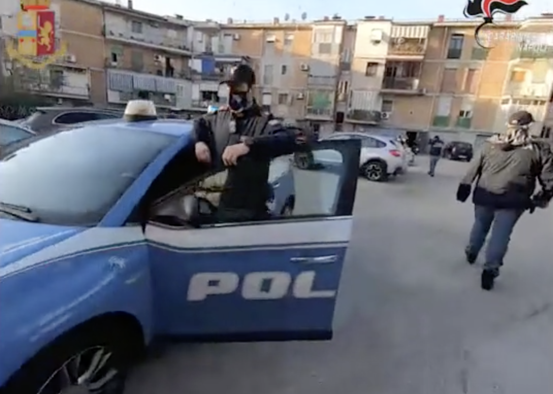 Operazione interforze, perquisizioni al Rione Traiano