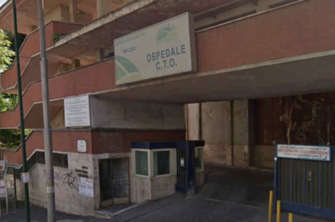 Lite a pugni e morsi, staccato pezzo d’orecchio