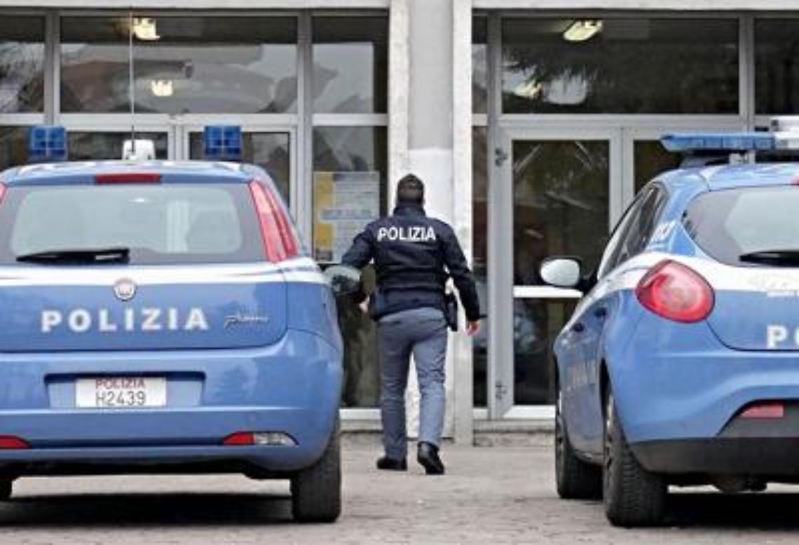 Pordenone, 12enne si lancia dal balcone e accusa i compagni: «Adesso sarete contenti»
