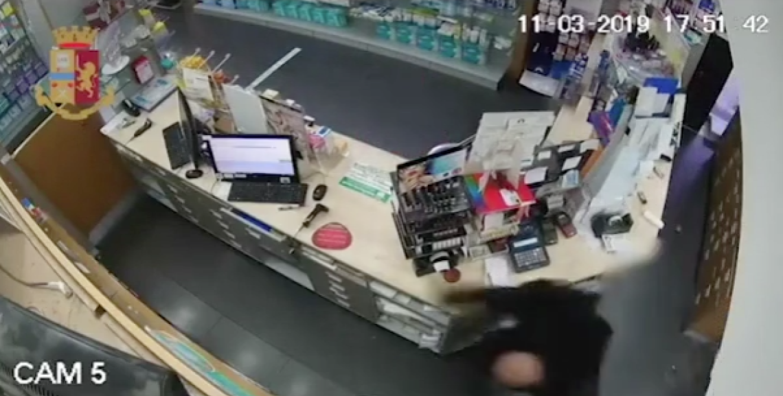 Rapine in farmacia, stanato 36enne