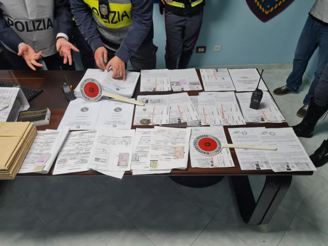 Falsi certificati per 50mila patenti, 24 misure cautelari 