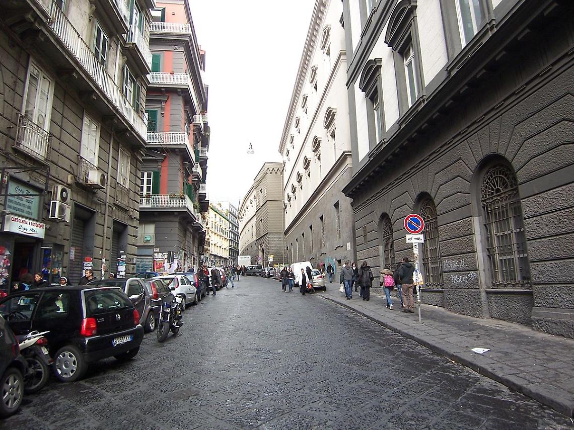 Rapina in via Mezzocannone, arrestato 21enne