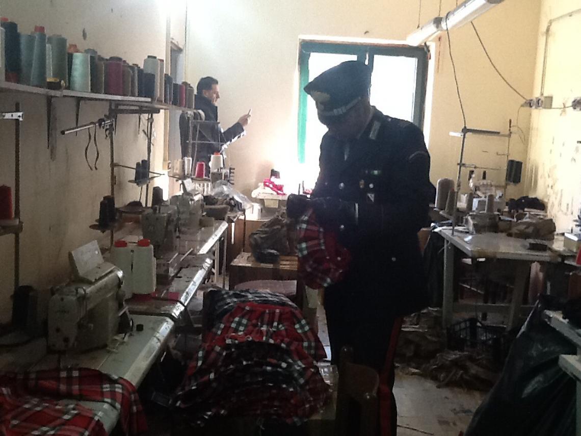Clandestini e un minorenne al lavoro, sospesa l'attività di un opificio a Grumo Nevano