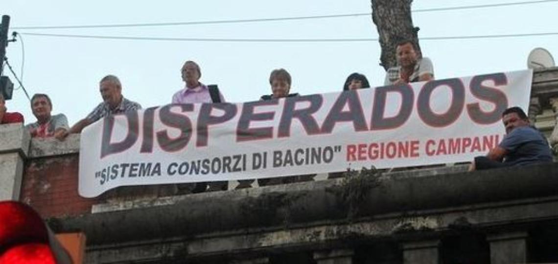 La rabbia dei disoccupati di Acerra, poi la schiarita con la promessa di De Luca