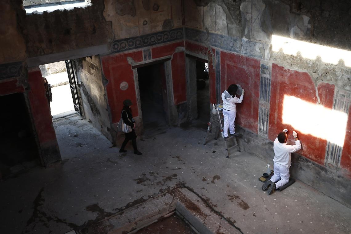 Pompei, riaprono la Domus degli Amanti e altre due