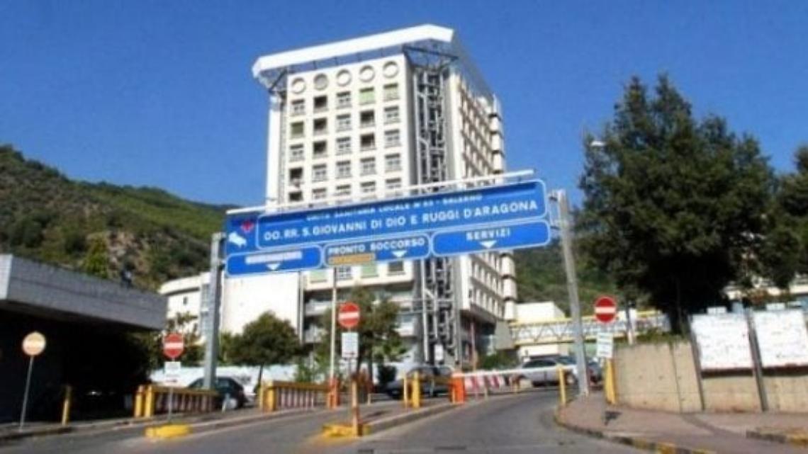 Bimbo ferito a Salerno era caduto dal balcone, rintracciata la madre