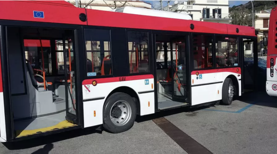 Trasporti in Campania, screening con tampone rapido a personale Eav