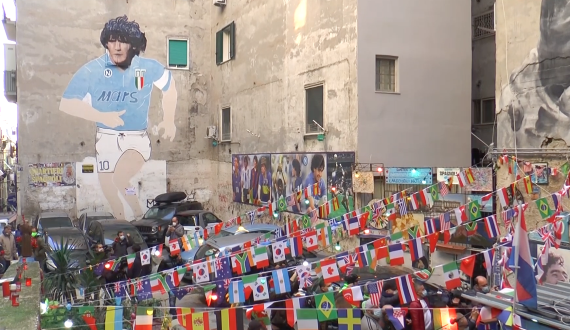Quartieri Spagnoli, scomparsa la foto del calco di Maradona: giallo risolto