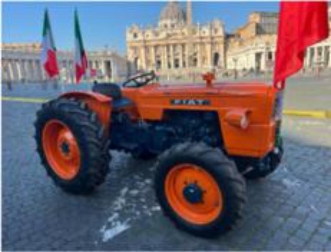 Protesta agricoltori dal Papa, un trattore e una mucca a San Pietro