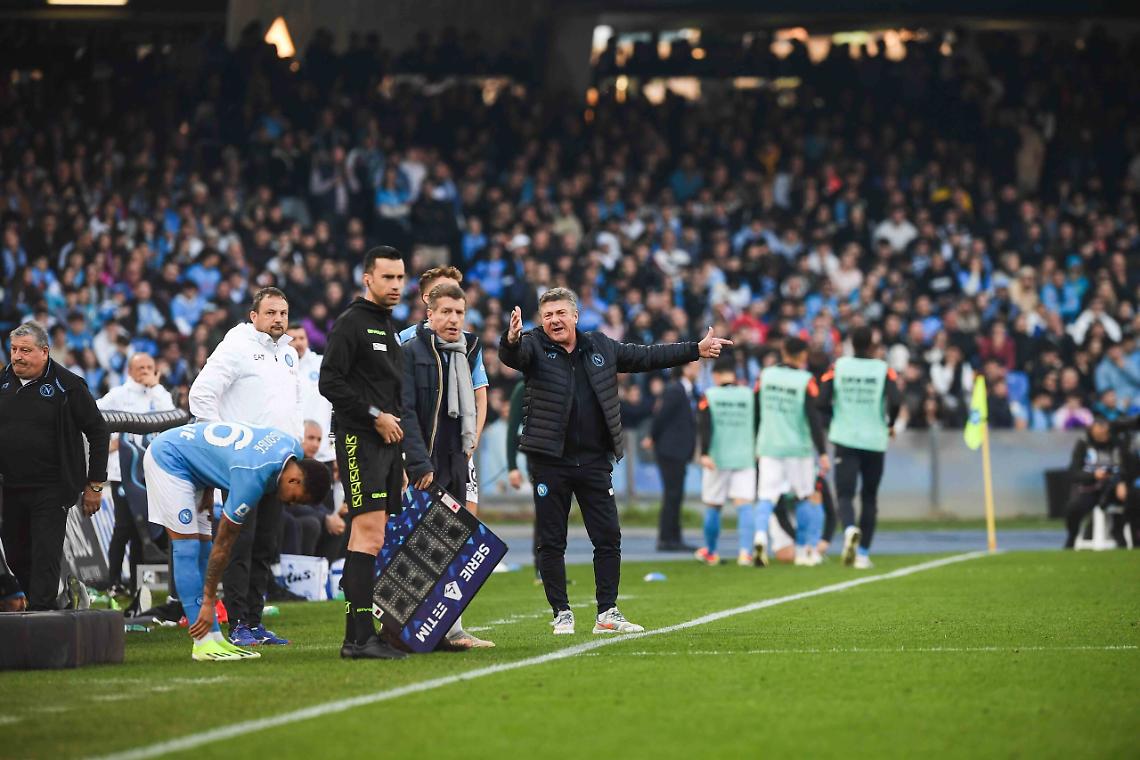 Mazzarri: “Gira male, ma bisogna stare zitti e pedalare. Alla prima distrazione prendiamo gol"