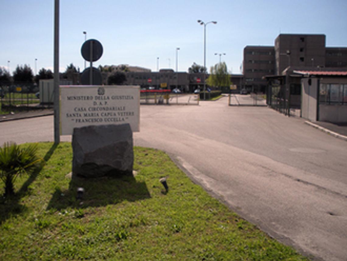 Santa Maria Capua Vetere, due agenti aggrediti in carcere