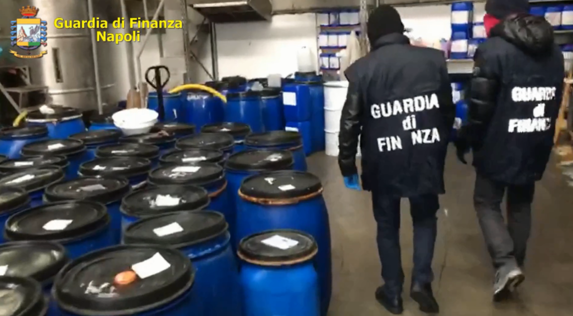 Arzano e Frattamaggiore, sequestrati 1.500 litri di igienizzante per le mani