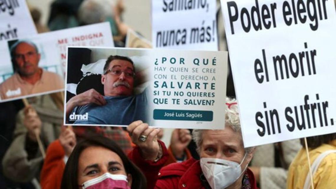 La Spagna approva la legge sull'eutanasia, in Italia dibattito fermo 