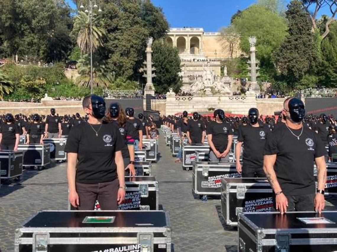 Spettacolo: in 1.500 in Piazza del Popolo per suonare i Bauli, da Diodato a Gazzè e la Mannoia