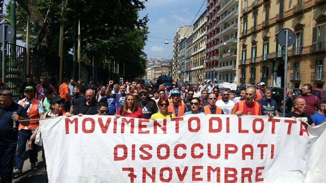 In corso il corteo disoccupati in centro a Napoli