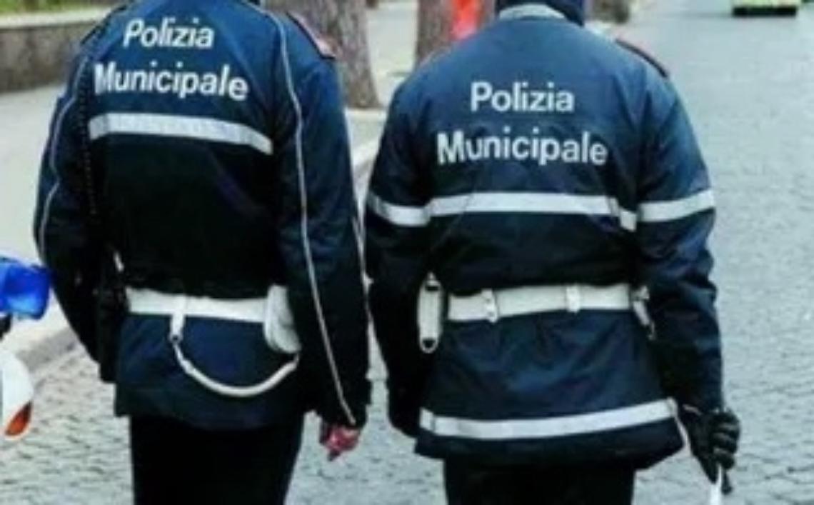 Occupazione di suolo pubblico irregolare: dieci locali chiusi tre giorni