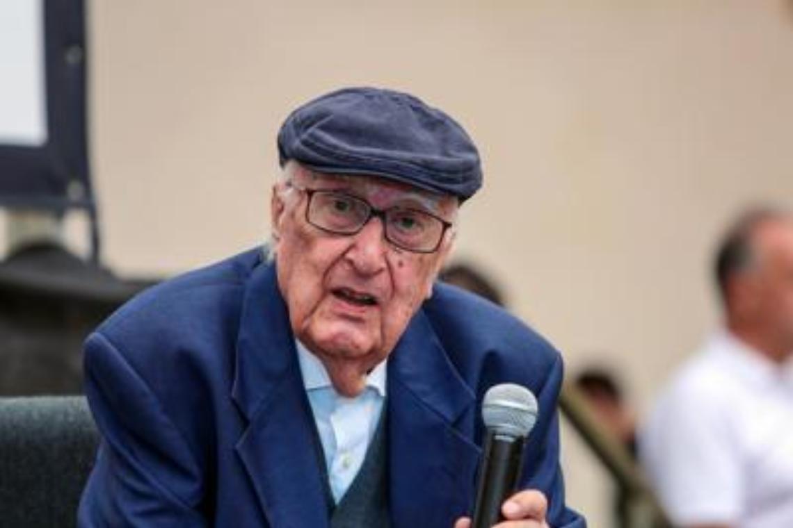 Camilleri in condizioni stazionarie, ma critiche