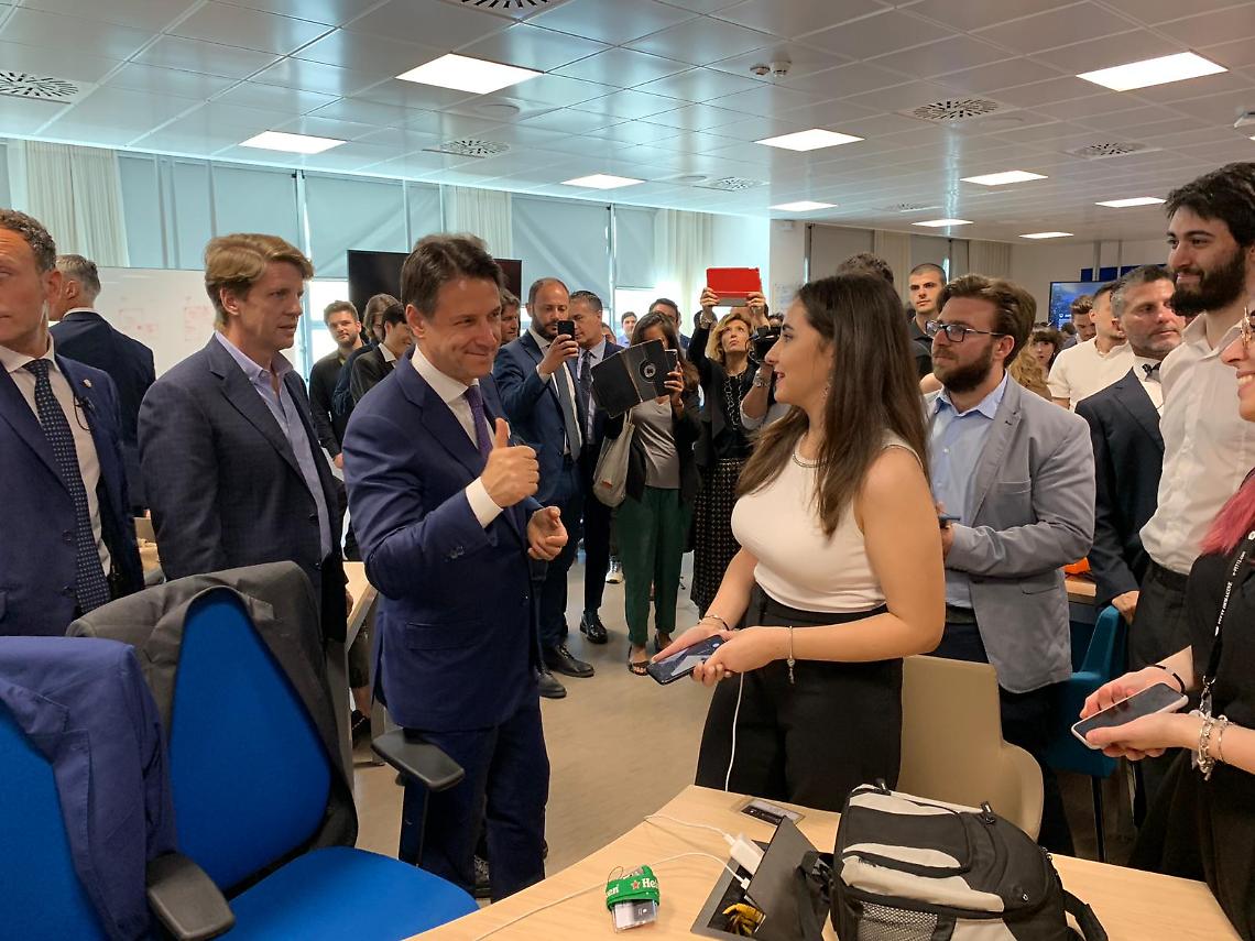 Conte tra i ragazzi della Apple Academy di San Giovanni