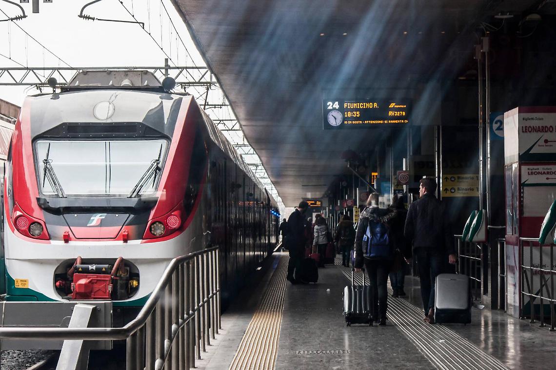 Dramma sul treno mentre va in vacanza, muore 69enne  davanti ai passeggeri