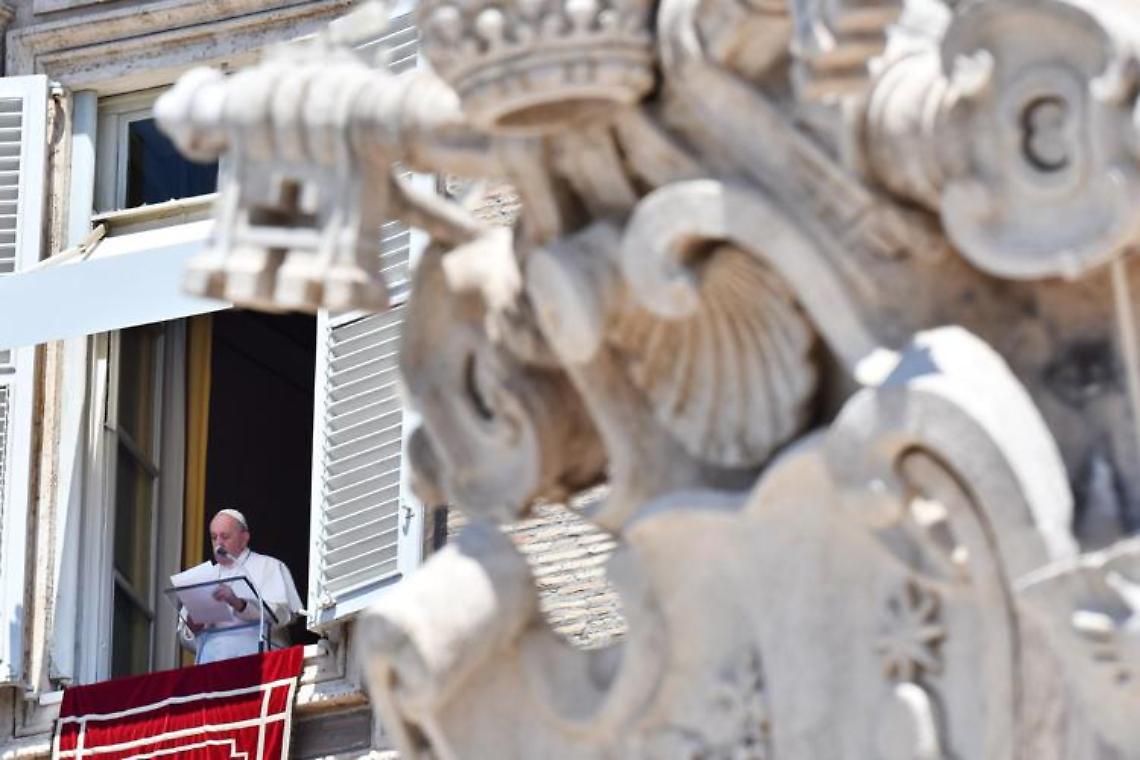 Papa all'Angelus: «Grazie ai tanti che mi hanno mostrato affetto durante ricovero»
