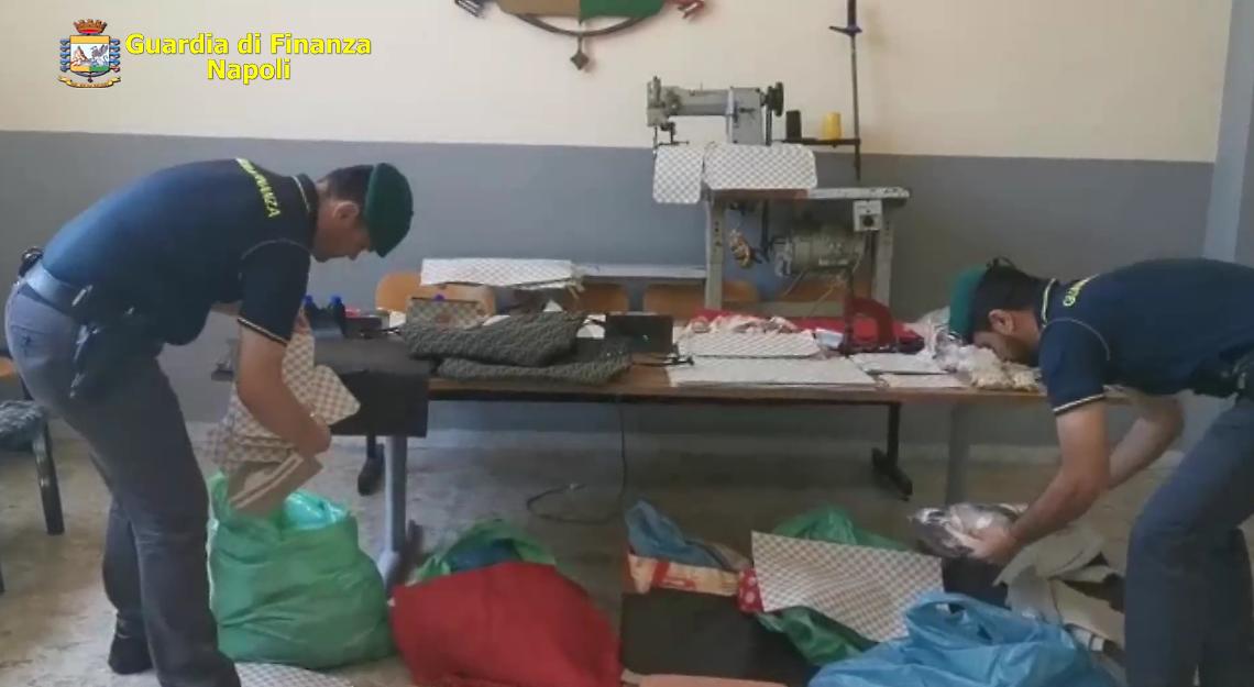 Mascherine e false griffe, sequestrate due fabbriche