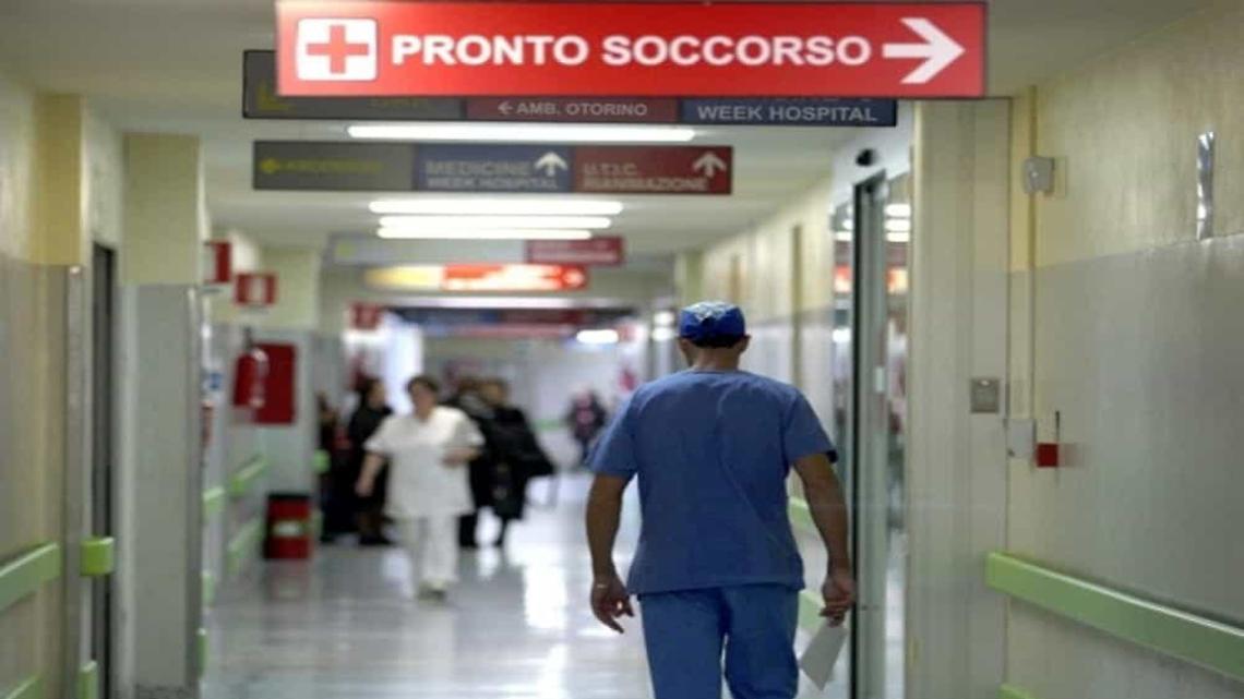 Pregiudicato ferito nella notte, «Volevano rapinarmi»