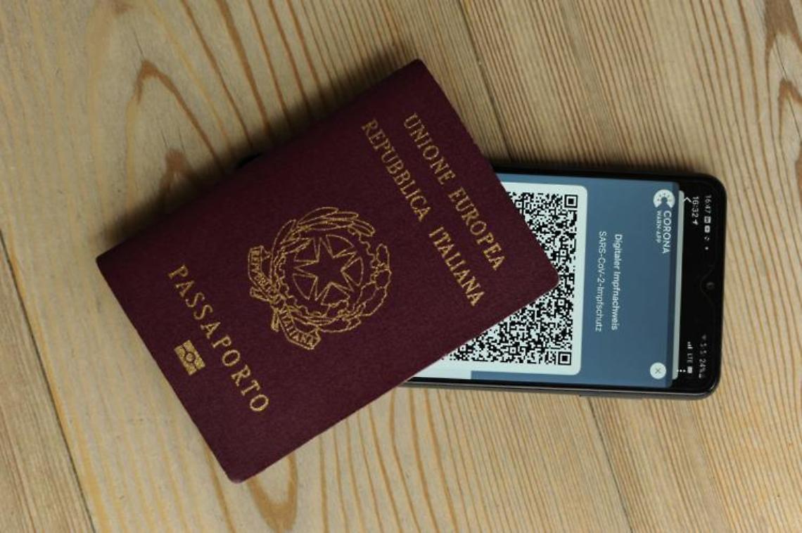 Covid Italia, Rasi: «Ci saranno altre varianti, sì al green pass»