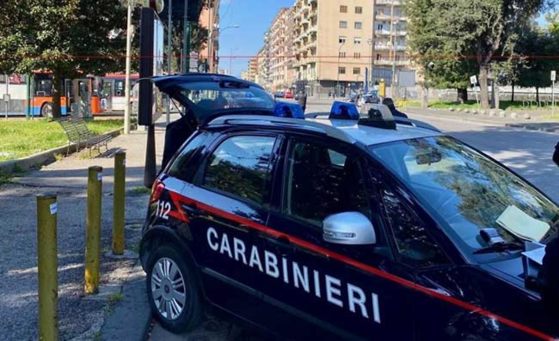 Bomba alla pizzeria, saracinesca divelta