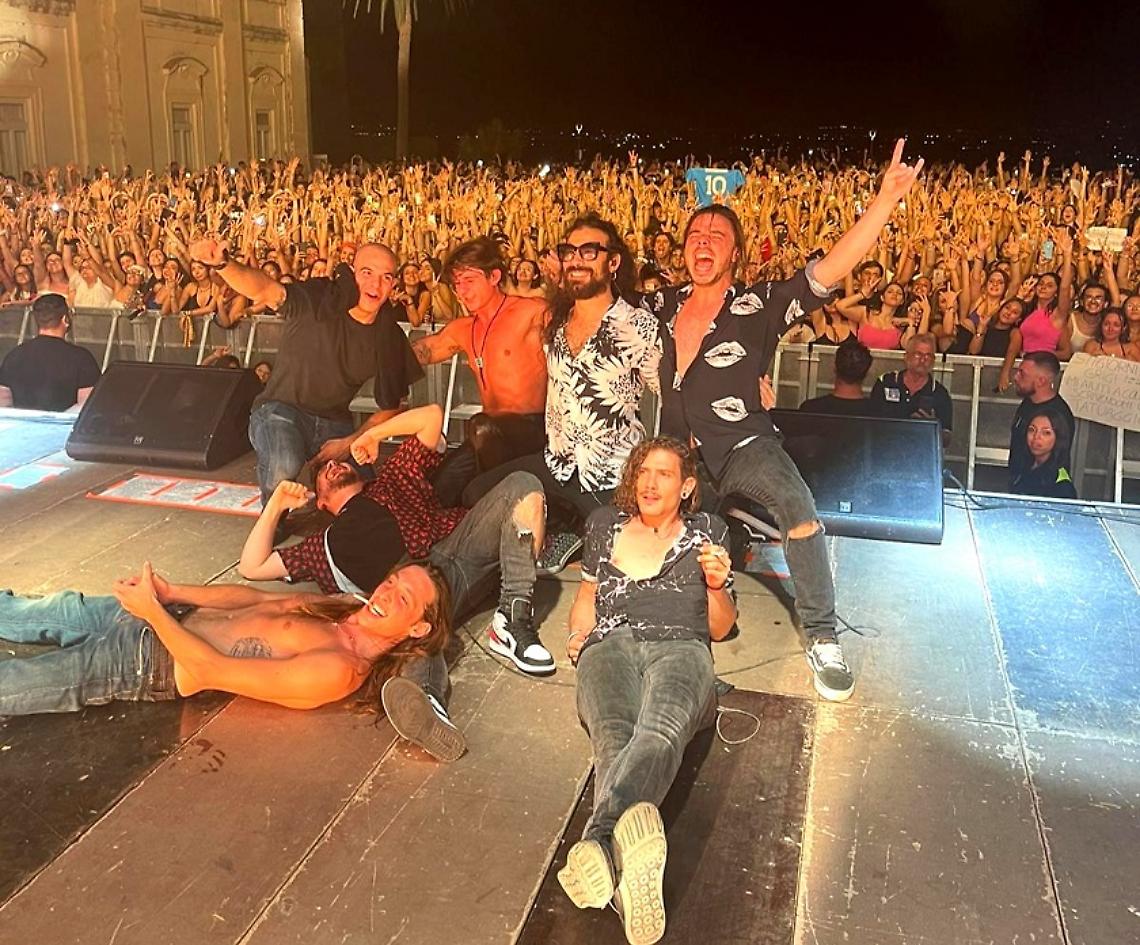 Rkomi a San Leucio, grande successo