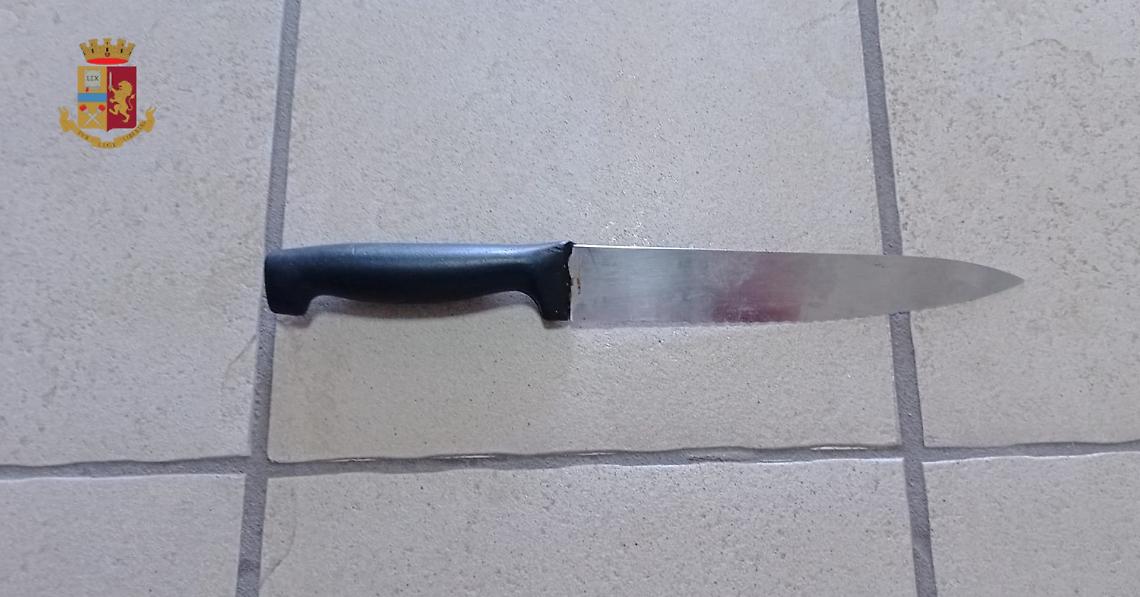 Aggredisce poliziotti in una struttura Asl, arrestato