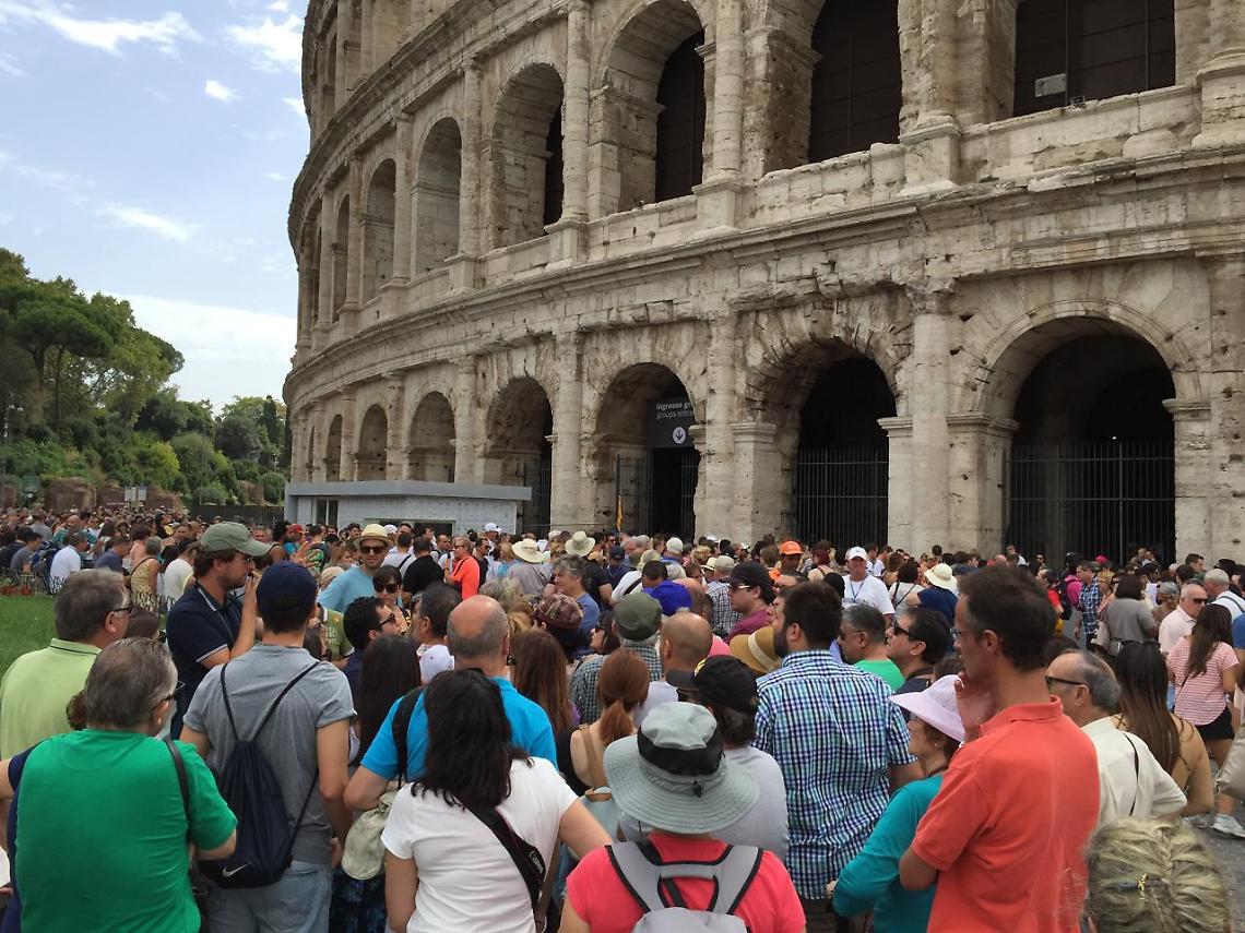 Figuraccia mondiale, <br>Roma "chiusa" <br>per assemblea sindacale: caos turisti