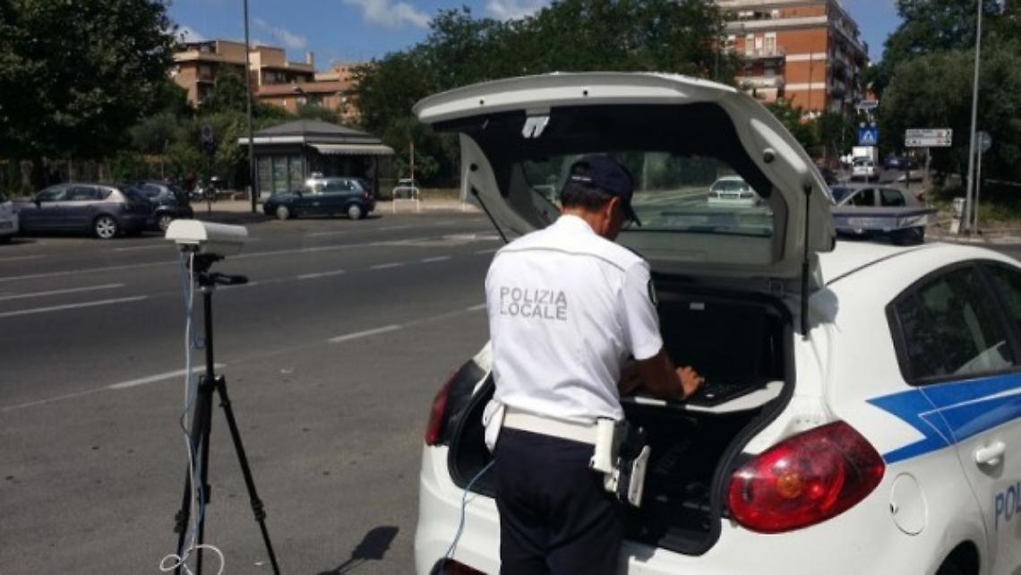 Nola, polizze e documenti “sospetti” in auto: scoperto grazie al “Targa System"