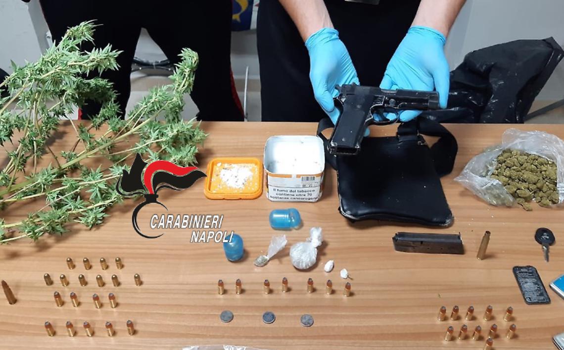 Controlli a Torre Annunziata, sequestrate armi e droga
