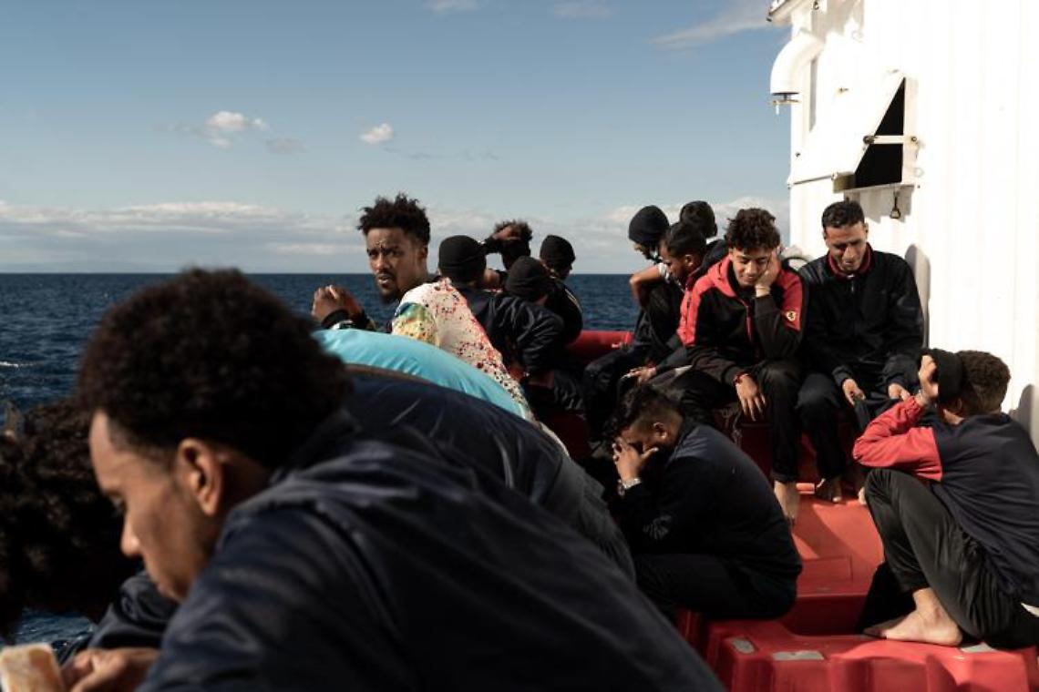 Migranti, via libera a nuove norme: chi arriva illegalmente fino a 18 mesi nei Cpr