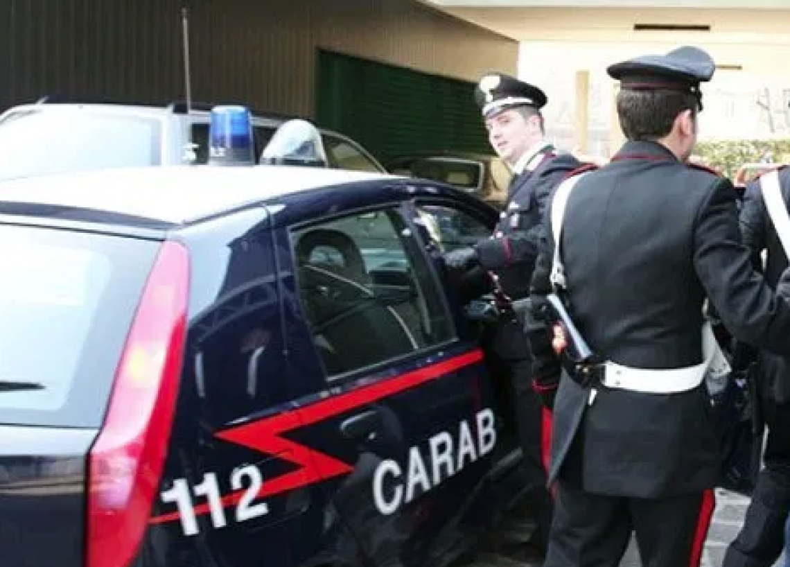 Tangente ai Casalesi per vendere droga sulla Domiziana, 10 arresti