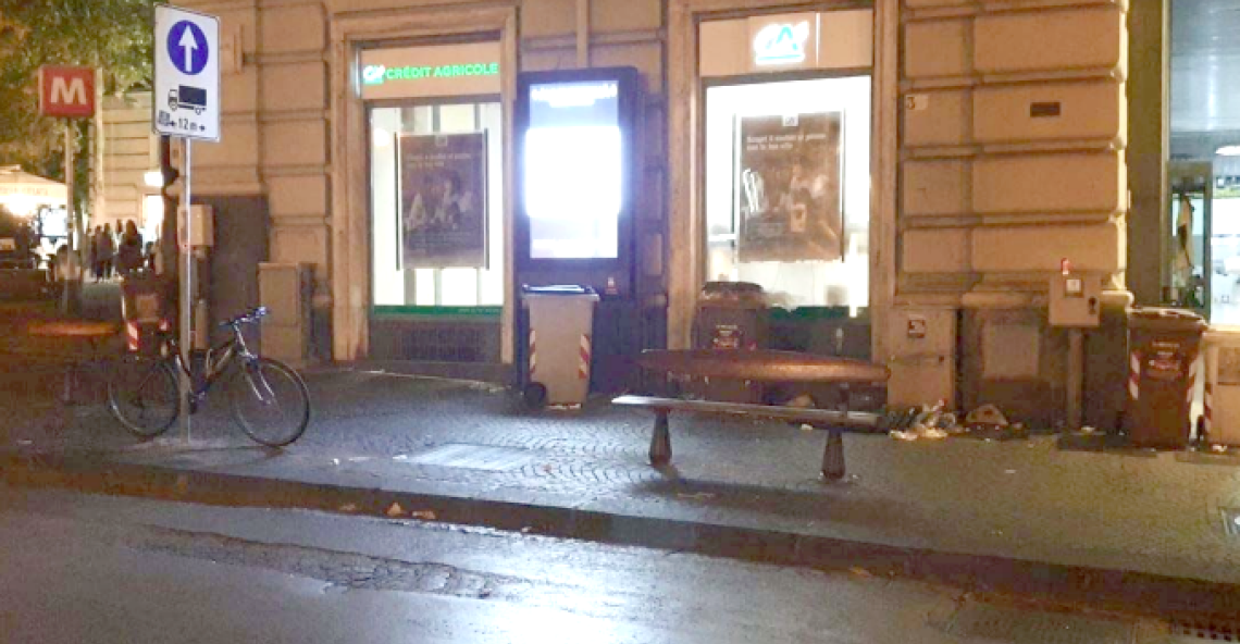 Cartelloni pubblicitari accecanti. I residenti: «Troppo luminosi e irregolari»