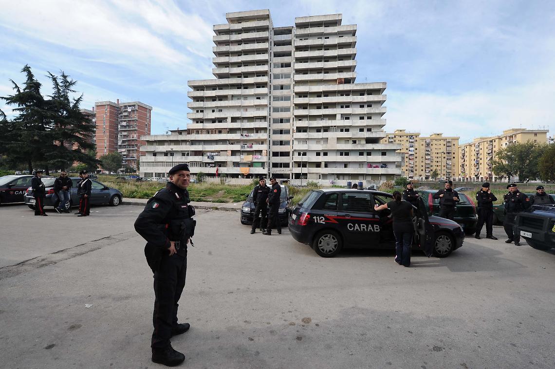 Droga nelle scale del condominio a Scampia