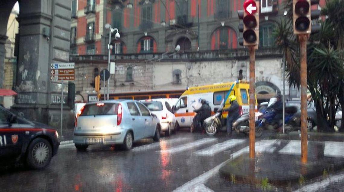 Napoli, stop alle auto per 4 giorni a settimana